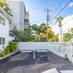 Cozy Miami Getaway Backyard Wifi